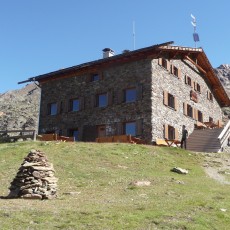 Oberettes moutain hut (2,670 m)