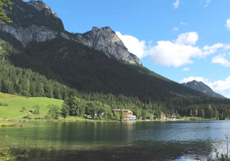 Right on lake Hintersee be situated the active center