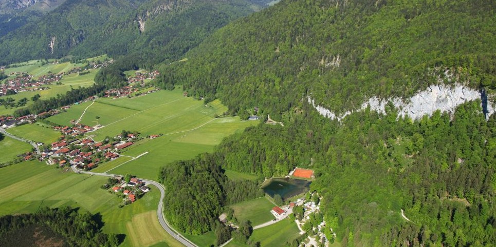 Blick auf den Campingplatz (vorne im Bild)