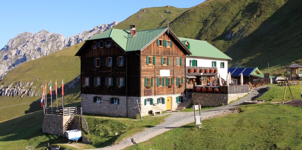 Schlüterhütte mountain hut in 2,306 m altitude