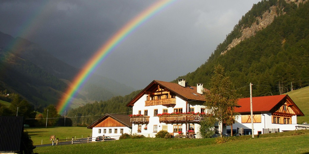 TheTumpaschin-Hof Farm with rainbow