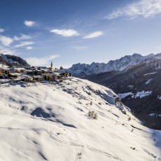 Guarda the village of Schellen-Ursli in winter