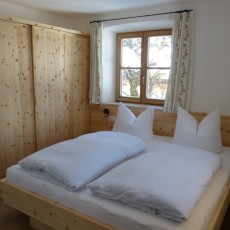 Ferienwohnung Resi Zirbenholz-Schlafzimmer