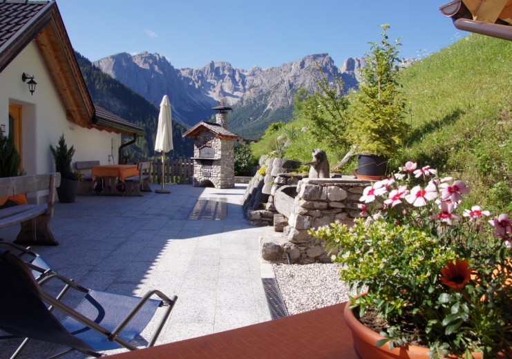 Sun terrace with view of the Dolomites