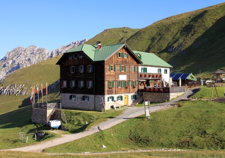 Schlüterhütte mountain hut in 2,306 m altitude